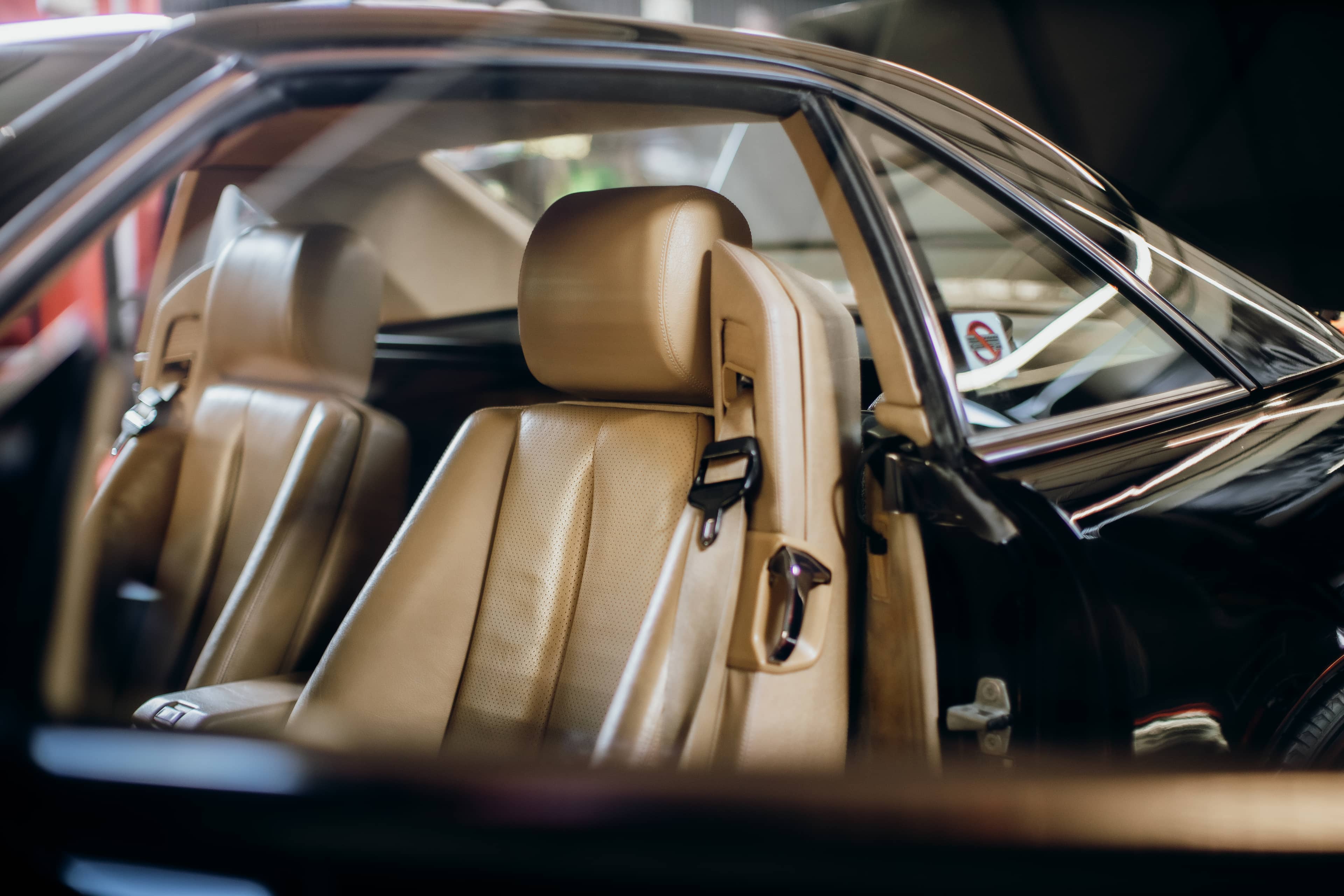 Mercedes 500 SL — interior detalii cromate
