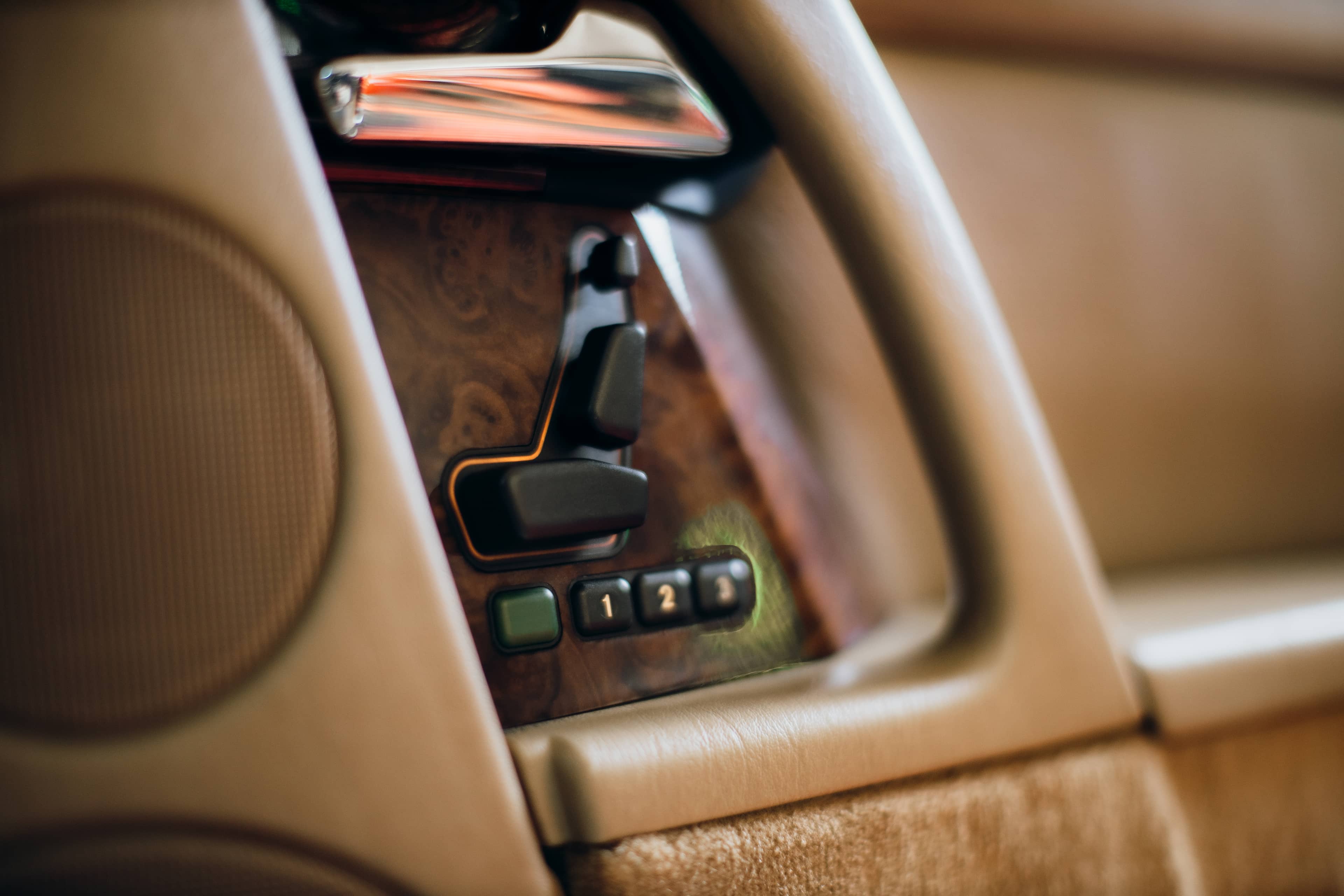 Mercedes 500 SL — interior portieră