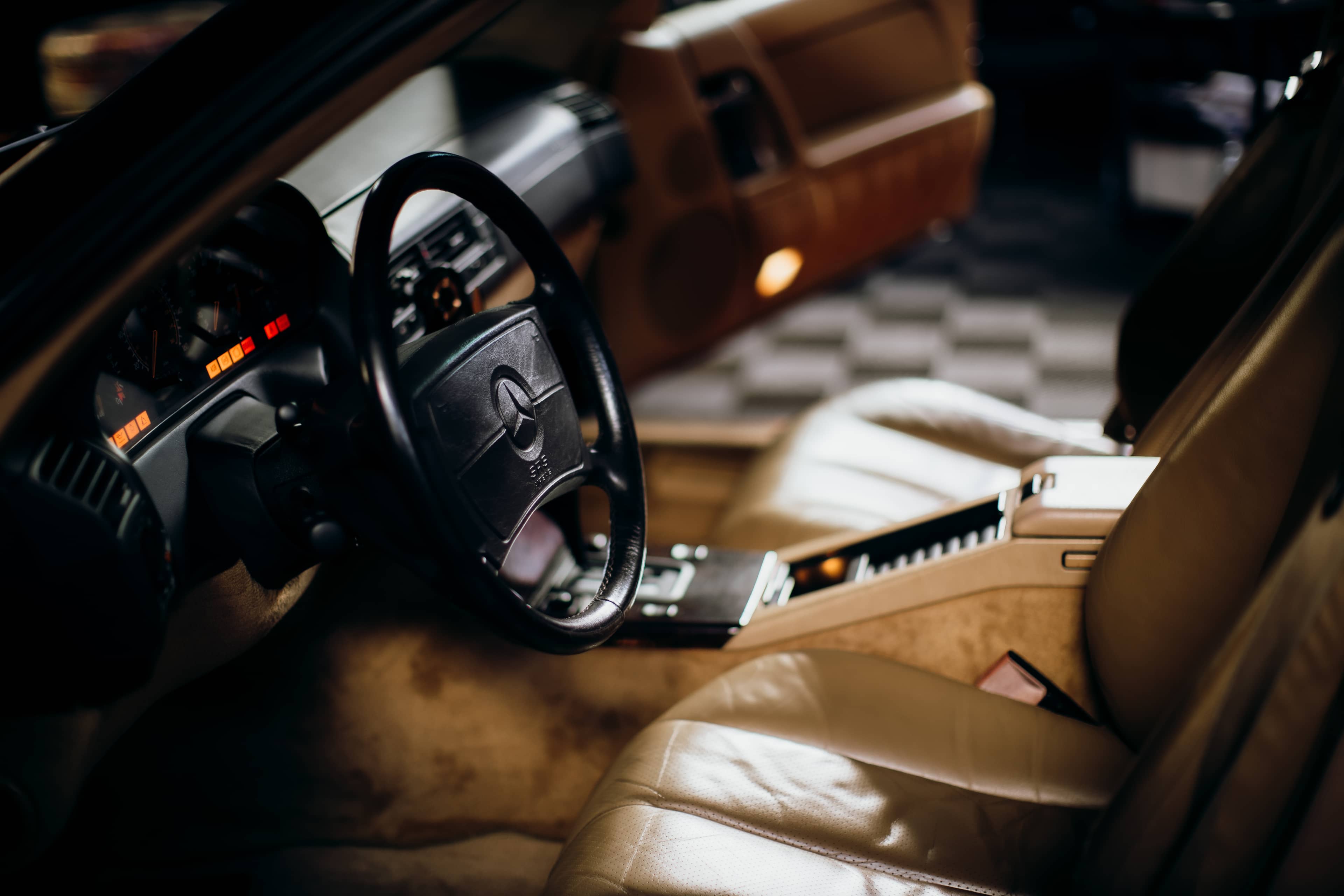 Mercedes 500 SL — interior instrumentar