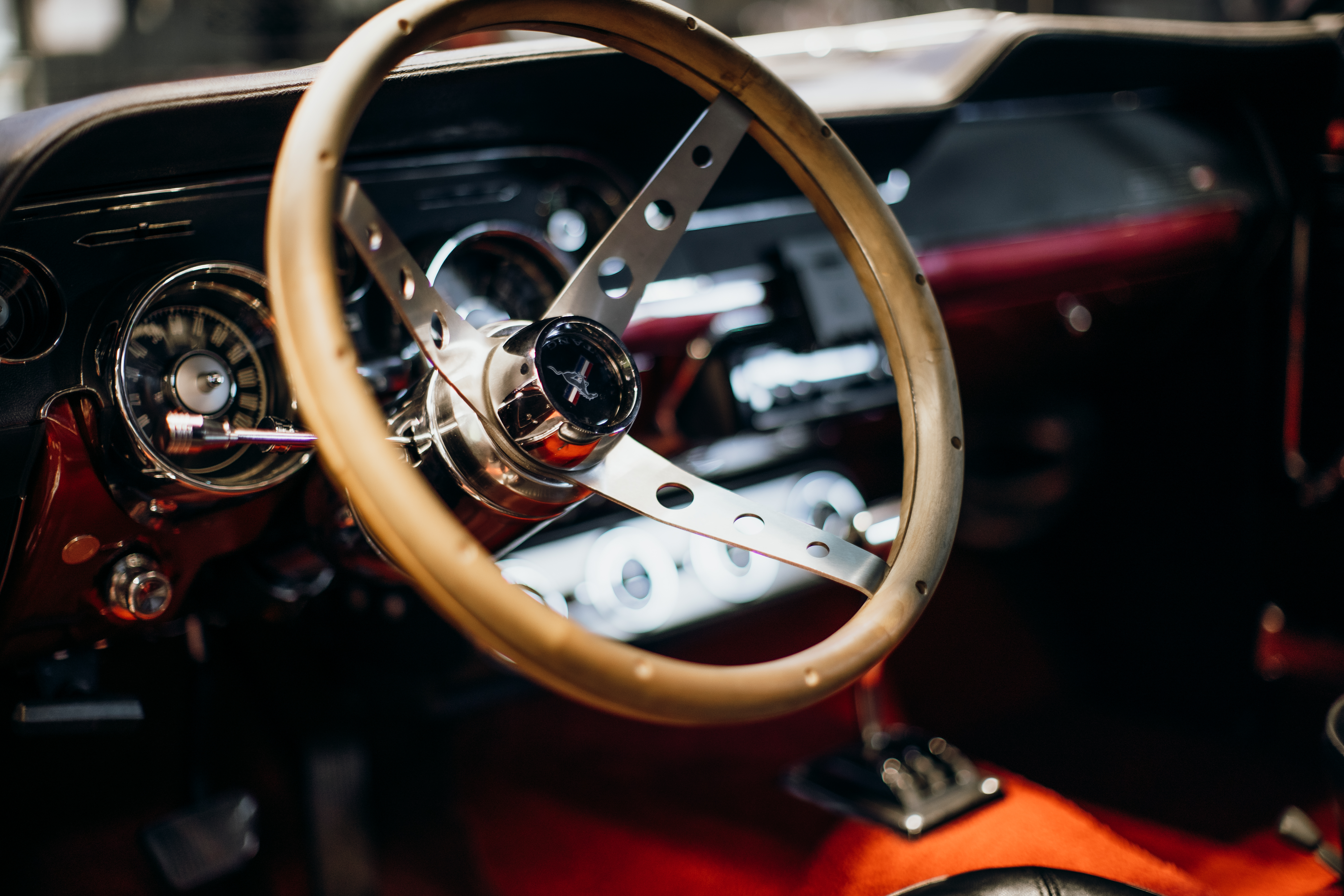 Mustang Hardtop — interior consolă și scaune